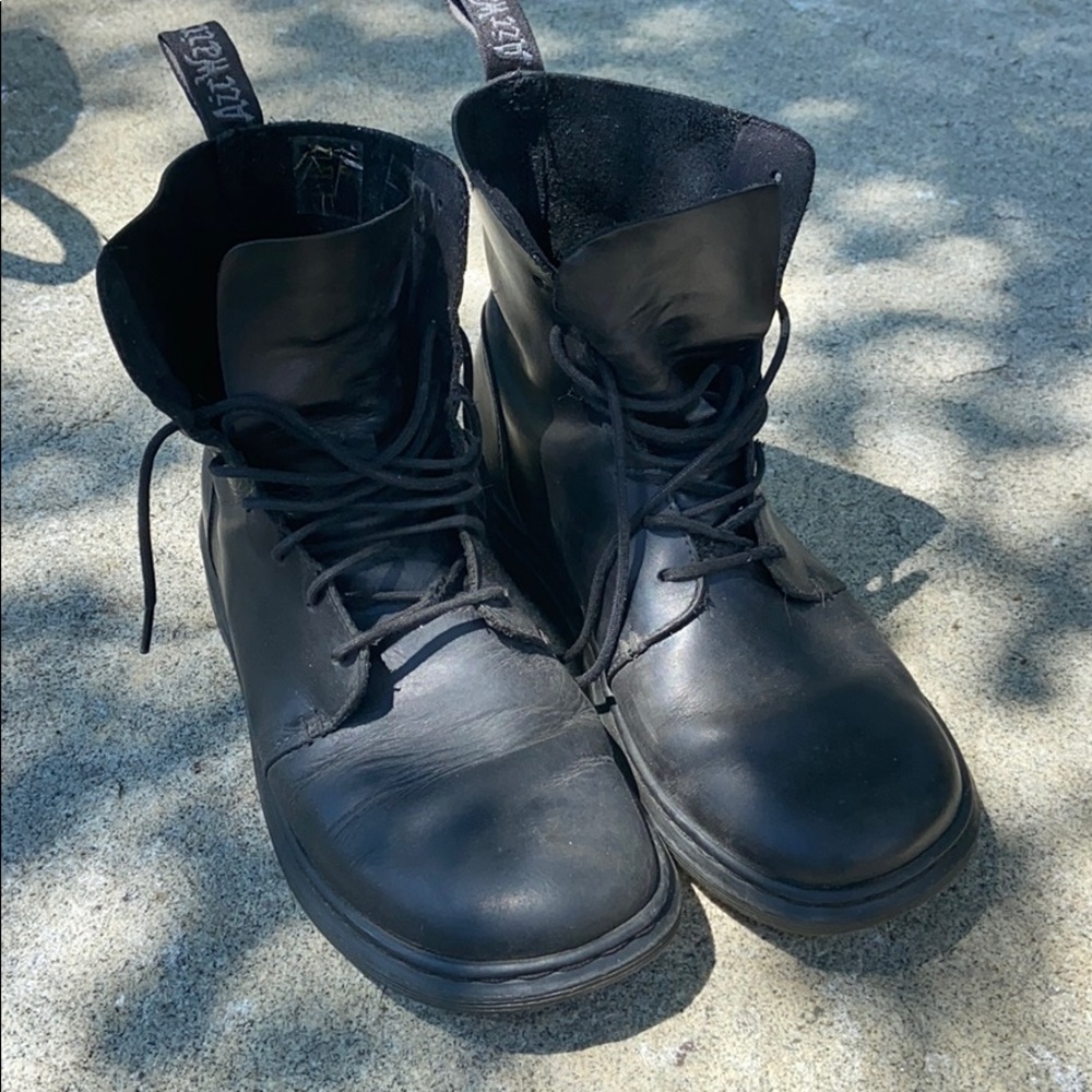 Dr Martens black leather lace up Air Wair size 37
